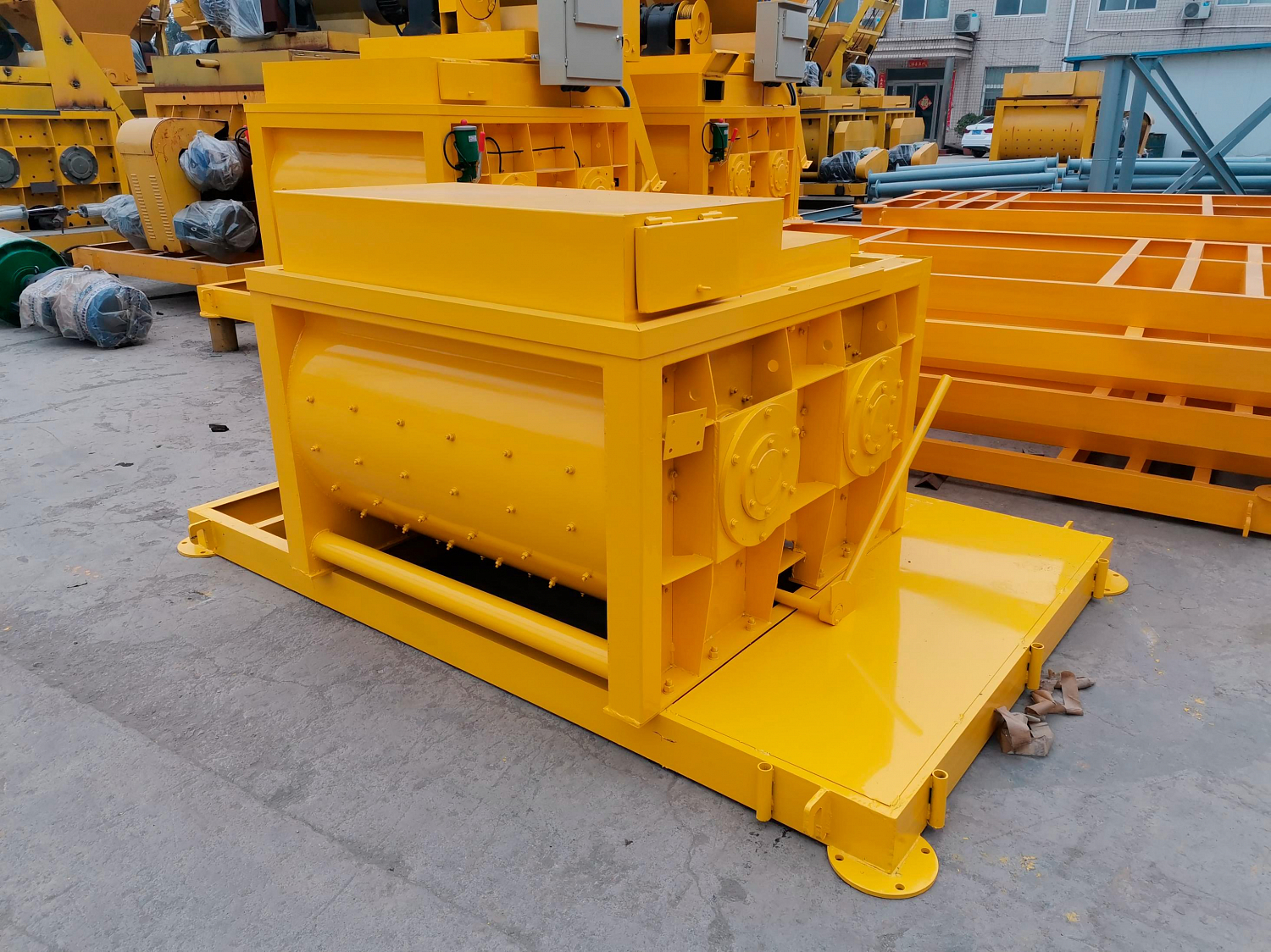 Двухвальный бетоносмеситель (без скипа) JS500